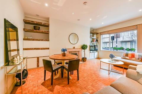 2 bedroom flat to rent, Hallam Court, Marylebone, London, W1W