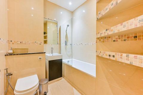 2 bedroom flat to rent, Hallam Court, Marylebone, London, W1W