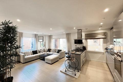 3 bedroom apartment to rent, Thonrey Close, LONDON