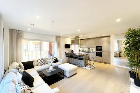 3 bedroom apartment to rent, Thonrey Close, LONDON