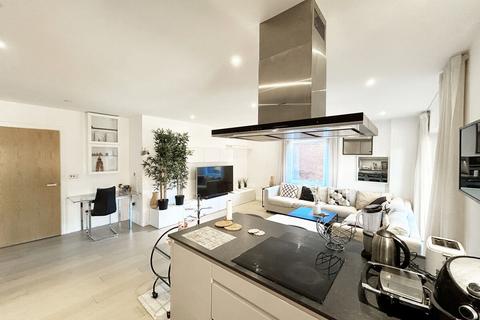 3 bedroom apartment to rent, Thonrey Close, LONDON