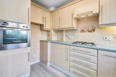 3 bedroom semi-detached house to rent, Satis Avenue, Sittingbourne, ME10