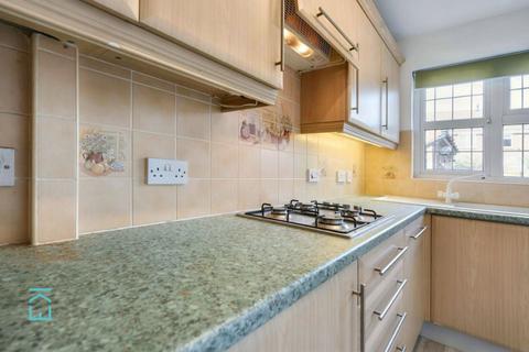 3 bedroom semi-detached house to rent, Satis Avenue, Sittingbourne, ME10