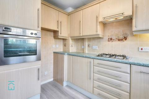 3 bedroom semi-detached house to rent, Satis Avenue, Sittingbourne, ME10