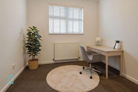 3 bedroom semi-detached house to rent, Satis Avenue, Sittingbourne, ME10