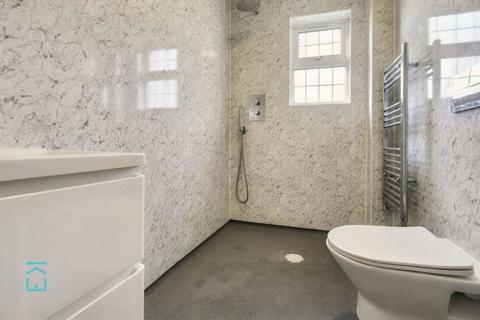 3 bedroom semi-detached house to rent, Satis Avenue, Sittingbourne, ME10