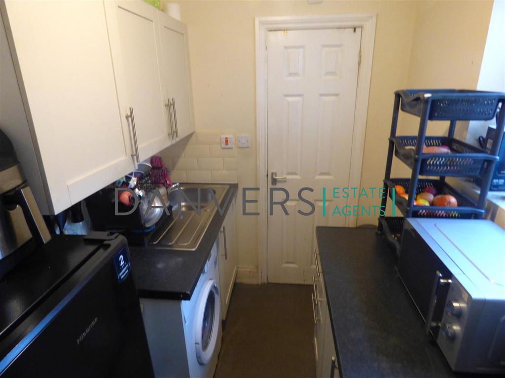 Kitchen 1.jpg