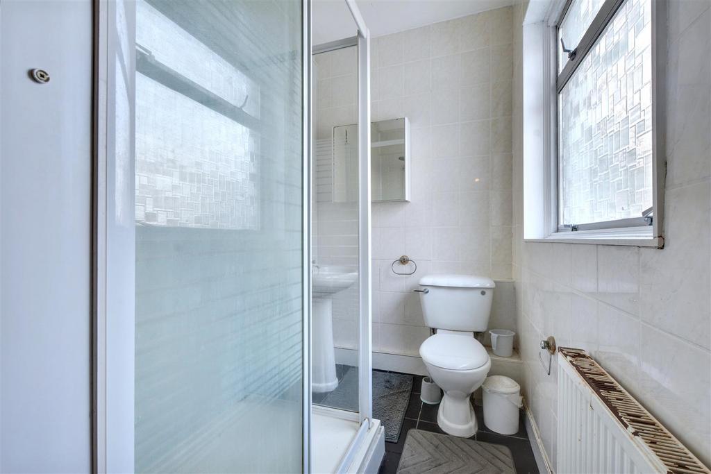 Shower Room Upstairs.jpeg