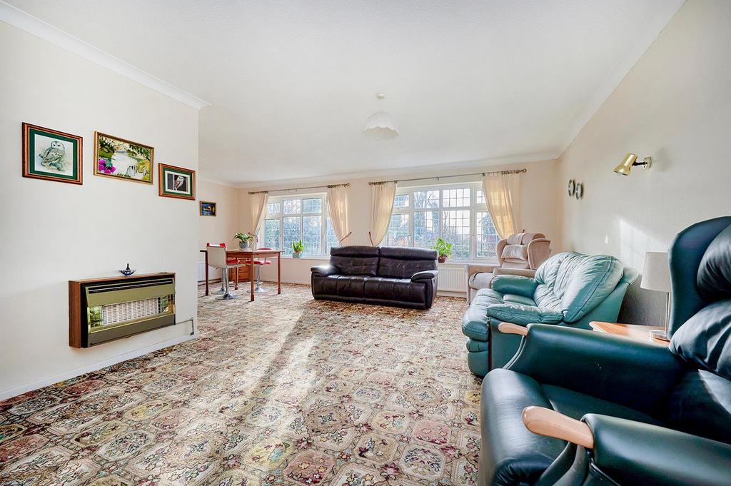 Large Open Plan Sitting/Dining Room