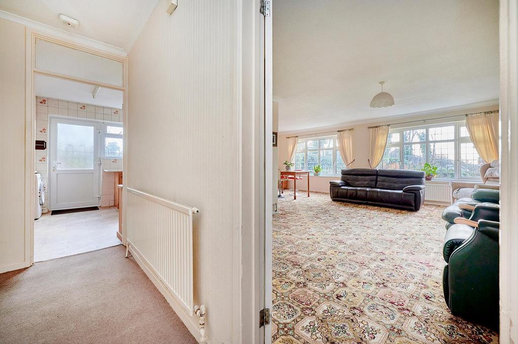 Large L-Shaped Entrance Hall