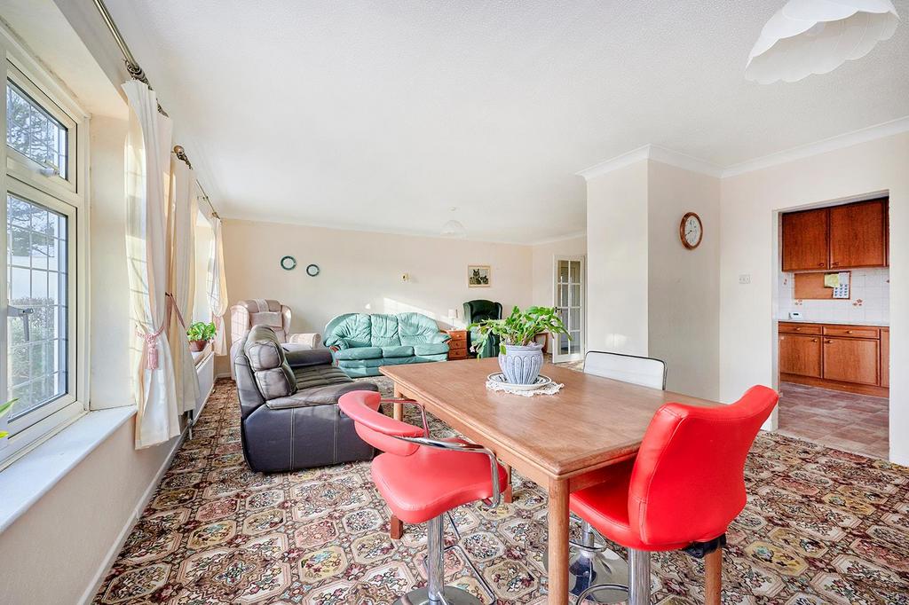 Large Open Plan Sitting/Dining Room