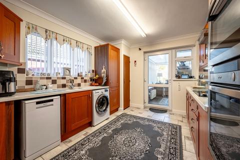 2 bedroom detached bungalow for sale, Ferndale Avenue, Lowestoft