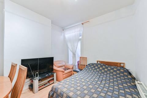 3 bedroom terraced house for sale, Crusoe Road, Mitcham, CR4