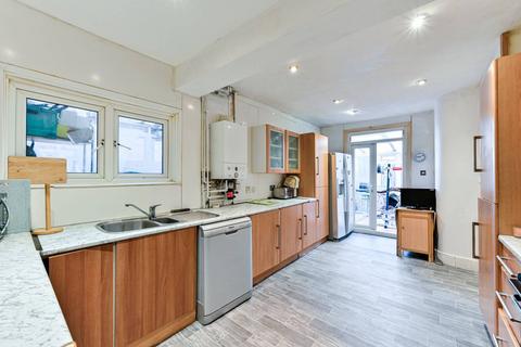 Crusoe Road, Mitcham, CR4