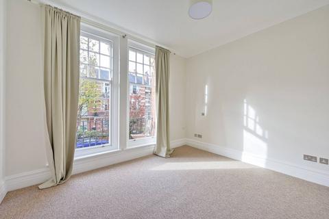3 bedroom flat to rent, Riverview Gardens, Castelnau, London, SW13