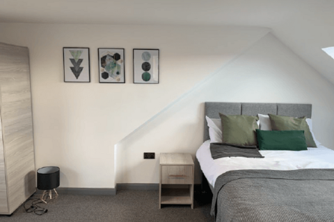 1 bedroom in a house share to rent, Cranford, TW4