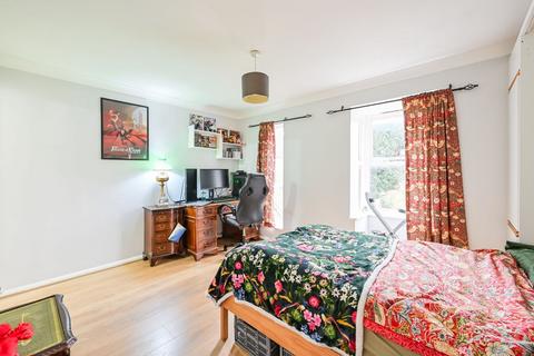 Coopers Close, Stepney, London, E1