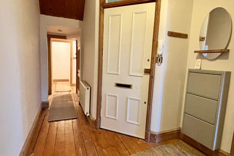 3 bedroom flat to rent, Cornwall Street, Edinburgh, EH1