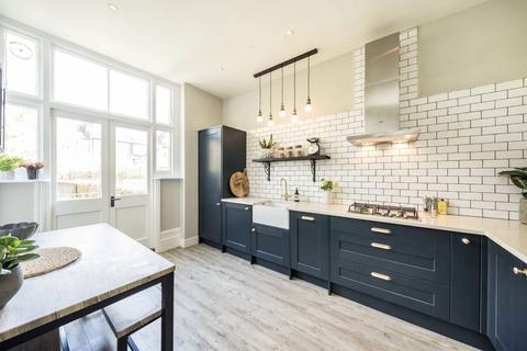 1 bedroom flat for sale, Altenburg Gardens, London SW11