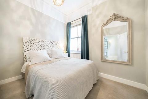 1 bedroom flat for sale, Altenburg Gardens, London SW11