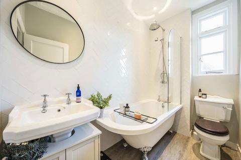 1 bedroom flat for sale, Altenburg Gardens, London SW11