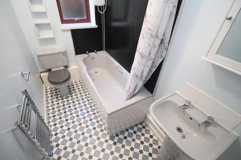 2 bedroom flat to rent, Poplar Street, Greenock