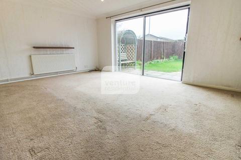 3 bedroom terraced house to rent, Enfield Close, Dunstable LU5