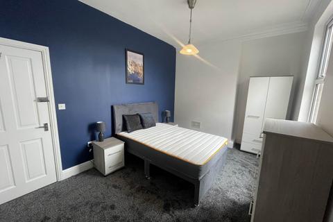 undefined, De Lacy Mount (Room 2), West Yorkshire LS5