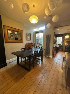 4 bedroom end of terrace house to rent, Warwick Avenue, Manchester