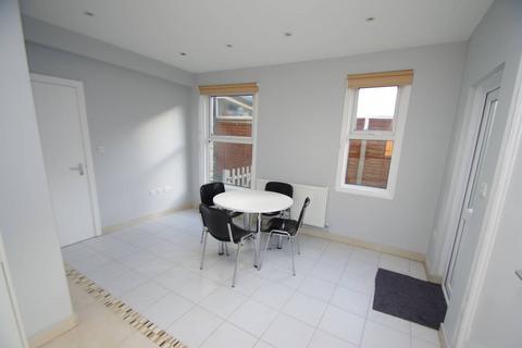 4 bedroom flat to rent, Reading Court WD17, Watford, WD17