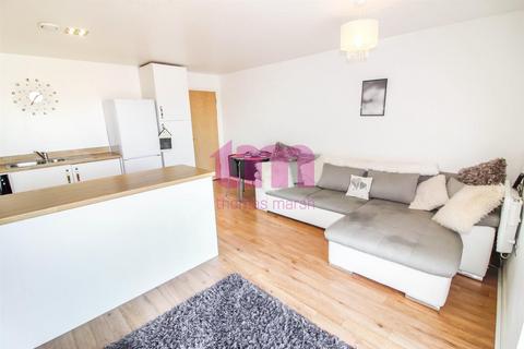 2 bedroom apartment to rent, Saxton Close, Grays