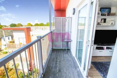 2 bedroom apartment to rent, Saxton Close, Grays