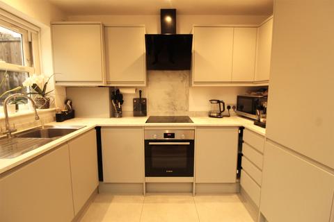 2 bedroom terraced house to rent, Union Street, Barnet EN5
