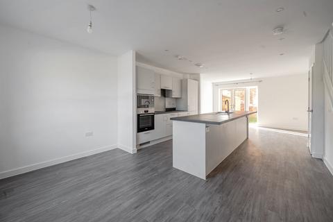 3 bedroom semi-detached house to rent, Houghton Regis LU5