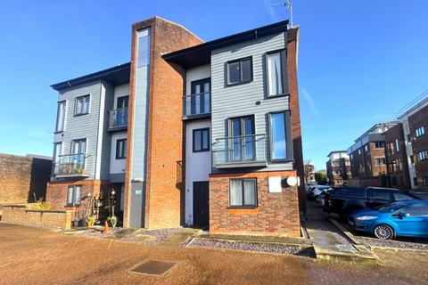 2 bedroom townhouse to rent, East Grinstead RH19