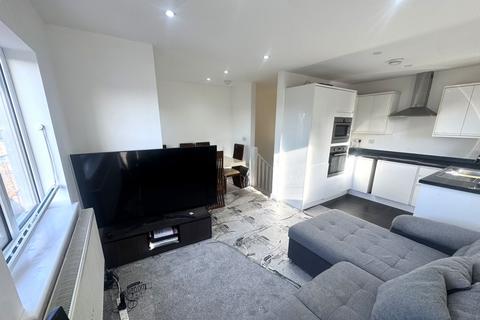 2 bedroom townhouse to rent, East Grinstead RH19