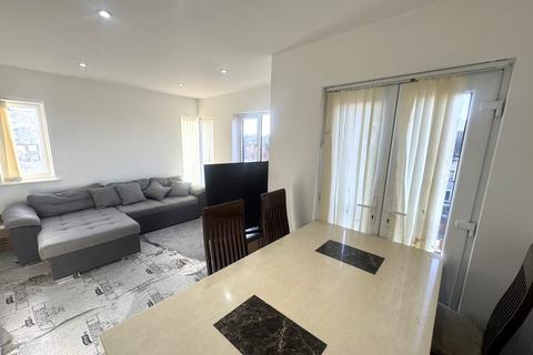 2 bedroom townhouse to rent, East Grinstead RH19