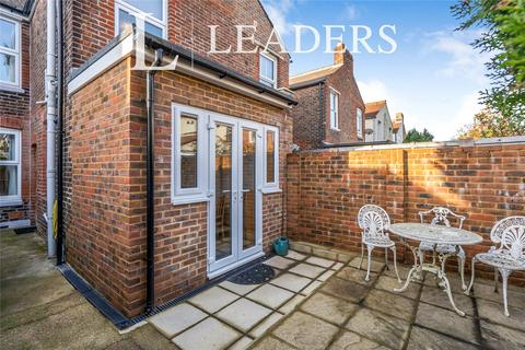 3 bedroom terraced house to rent, Goodwood Road, PO5