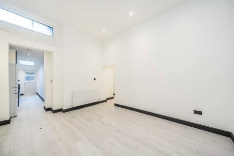 2 bedroom flat to rent, Sternhold Avenue, London SW2