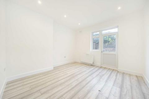 2 bedroom flat to rent, Sternhold Avenue, London SW2