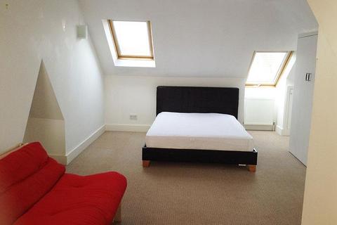 4 bedroom detached house to rent, Chillerton Road, London