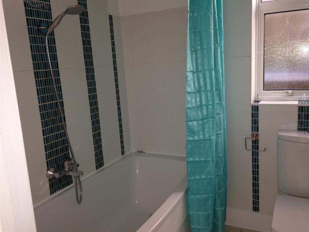 Main bathroom.jpg