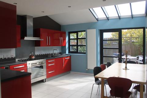 4 bedroom detached house to rent, Chillerton Road, London