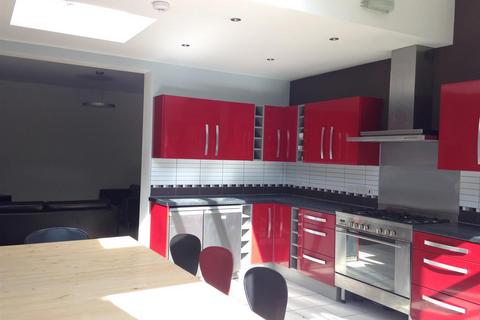 4 bedroom detached house to rent, Chillerton Road, London