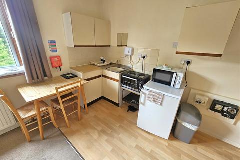 1 bedroom in a house share to rent, Reading Road South, Fleet