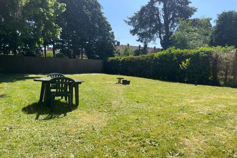 1 bedroom in a house share to rent, Reading Road South, Fleet
