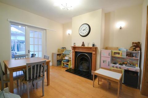 3 bedroom semi-detached house for sale, Thomas Avenue, Radcliffe-On-Trent, Nottingham