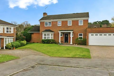 5 bedroom detached house to rent, Meriden Close Bromley BR1