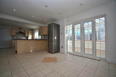 4 bedroom detached house to rent, Meriden Close Bromley BR1