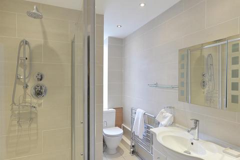 Studio to rent, Hill Street, London W1J